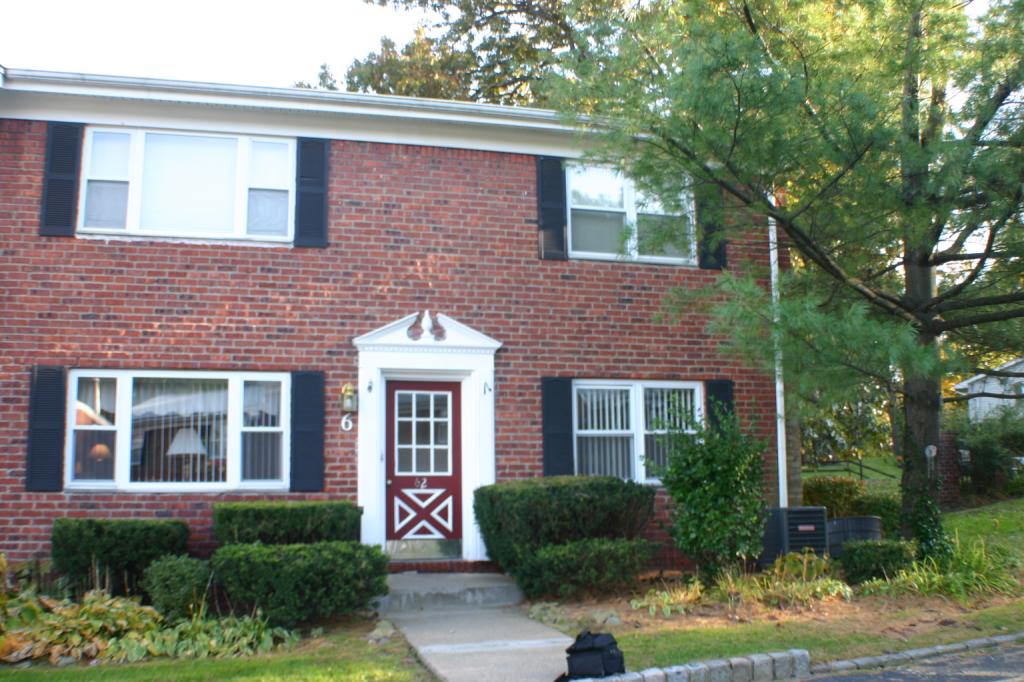 62 FOX HILL DR