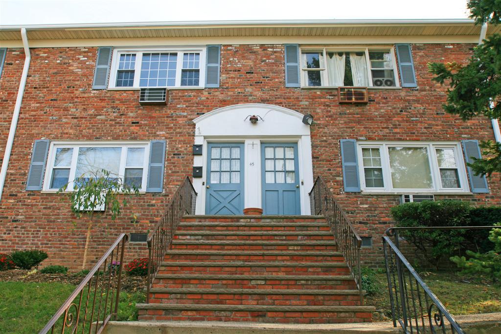 45 WEDGEWOOD DR