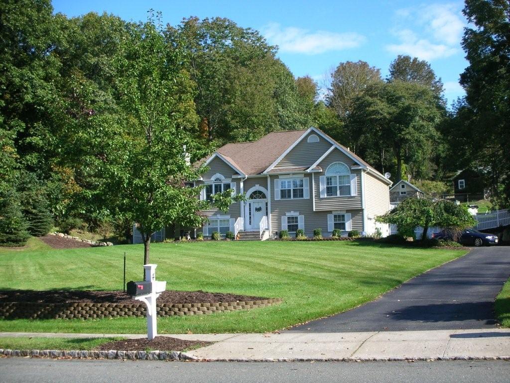 4 FIELDSTONE TRL