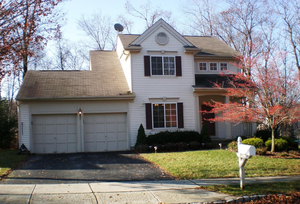 6 ROLLING HILLS DR