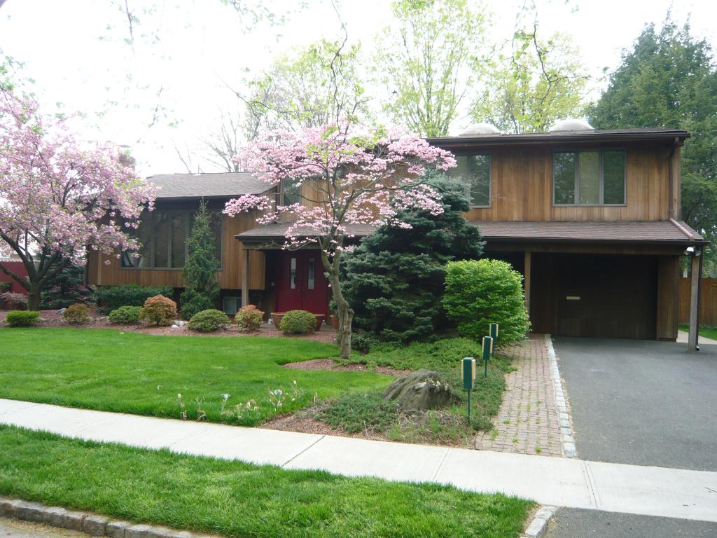 124 LAUREL DR