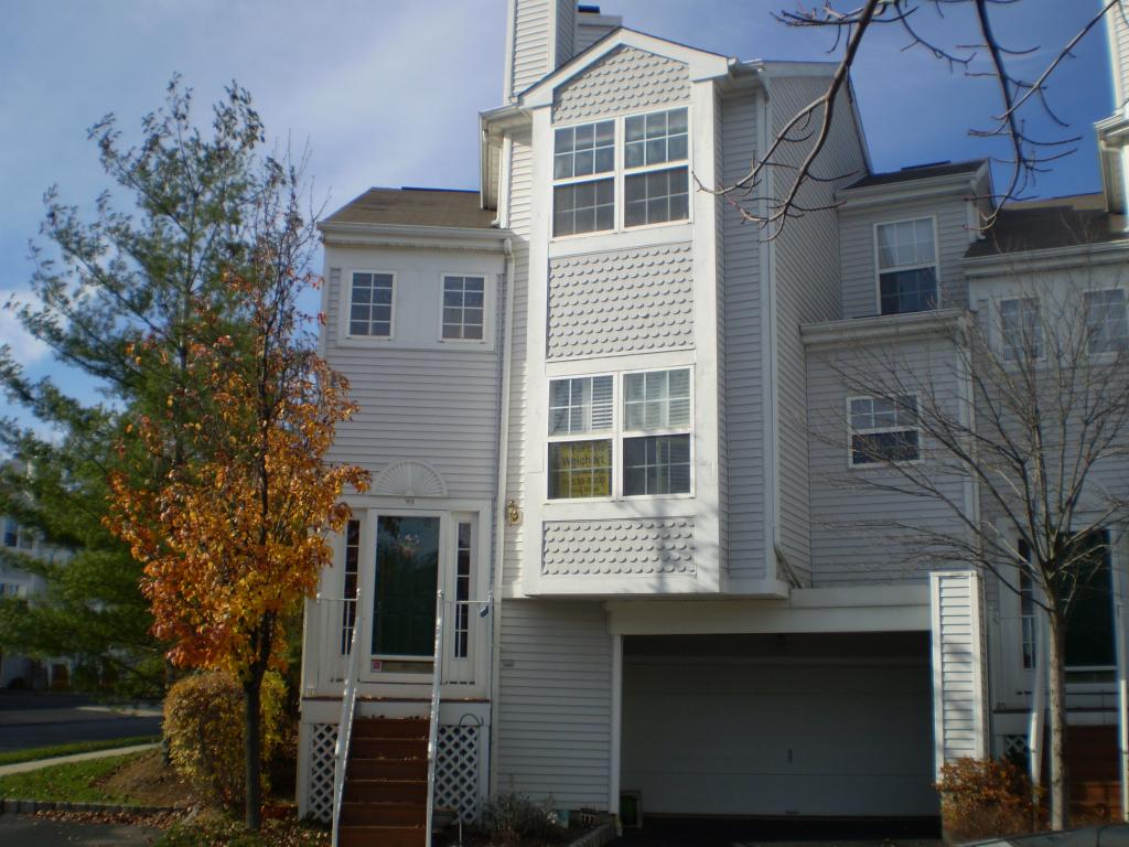 901 Evergreen Ct