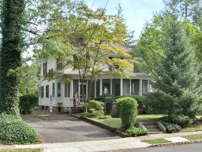 554 HIGHLAND AVE