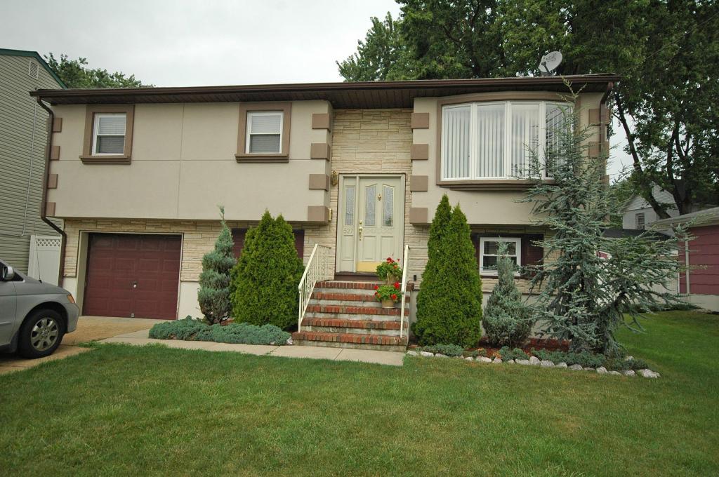 527 E WASHINGTON AVE