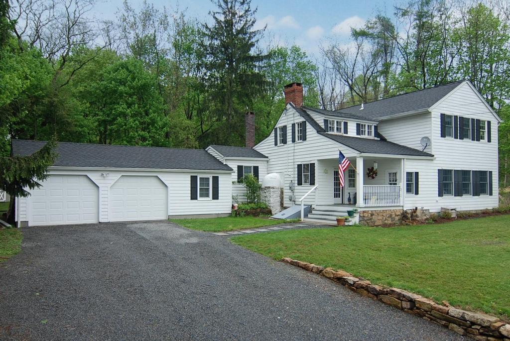152 HILLSIDE RD