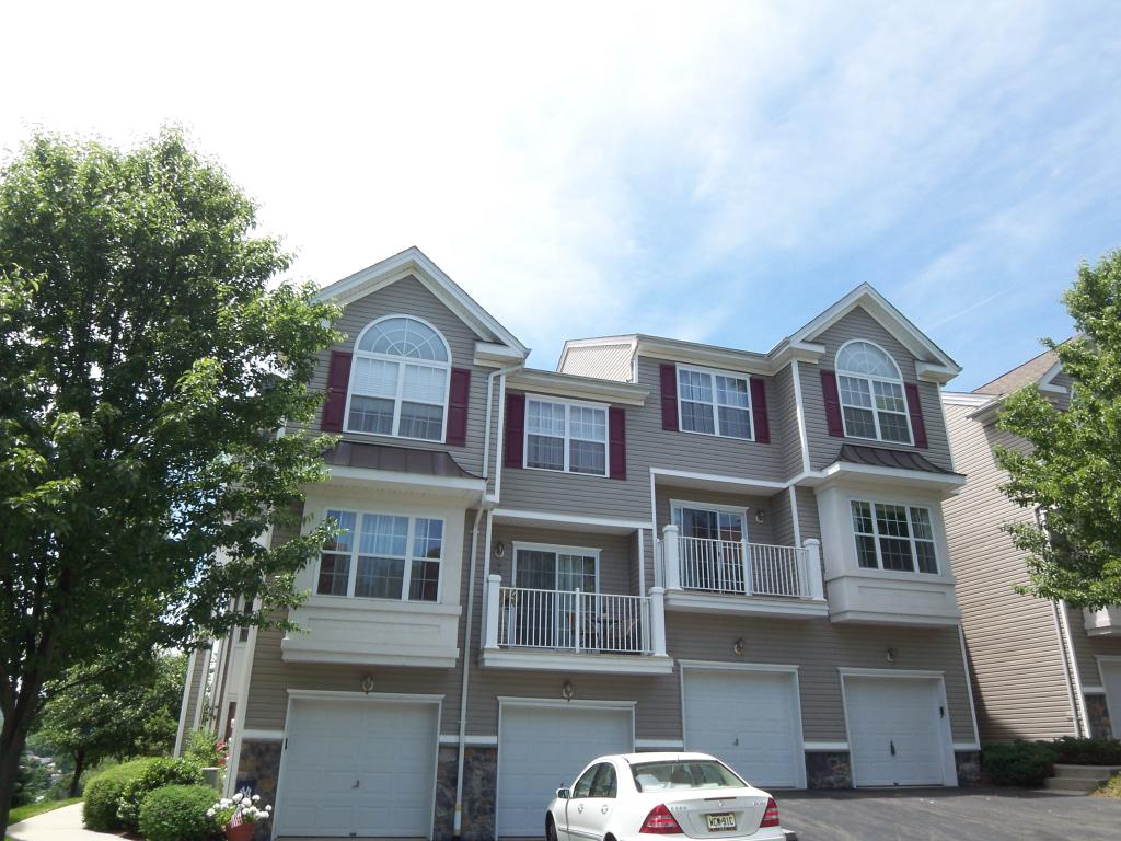 MLS #/Web ID: 2687407