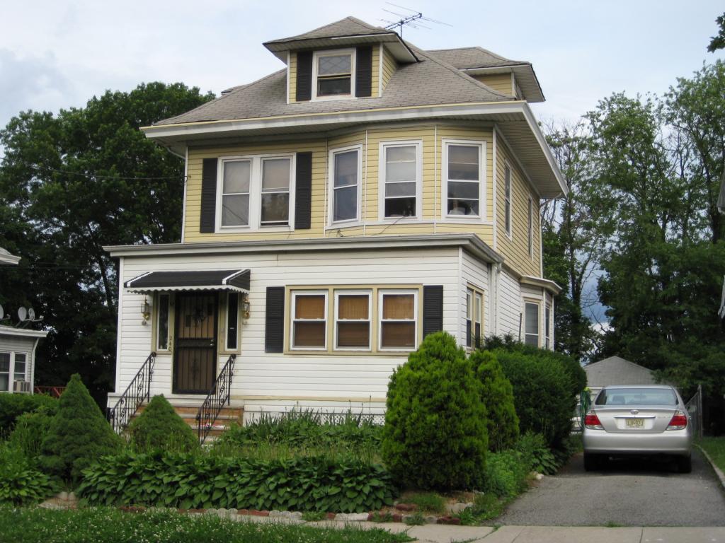 240 PARK PL