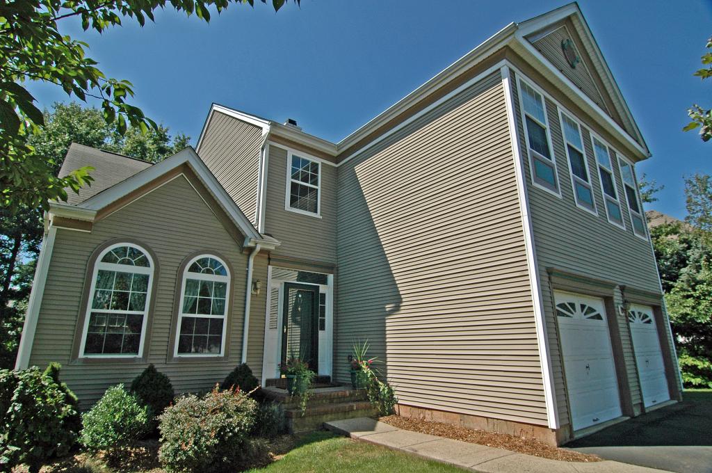 MLS #/Web ID: 2709807