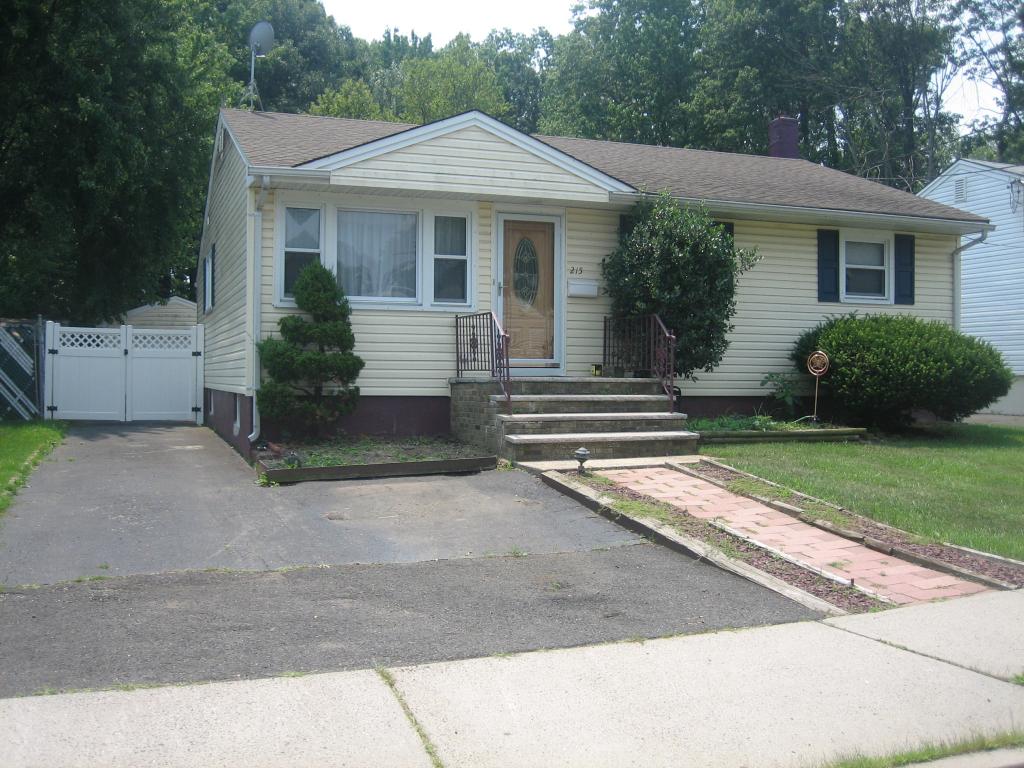 215 TEMPLE WAY