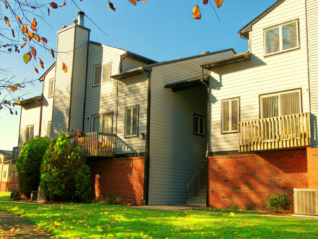 406 VILLAGE COMMONS