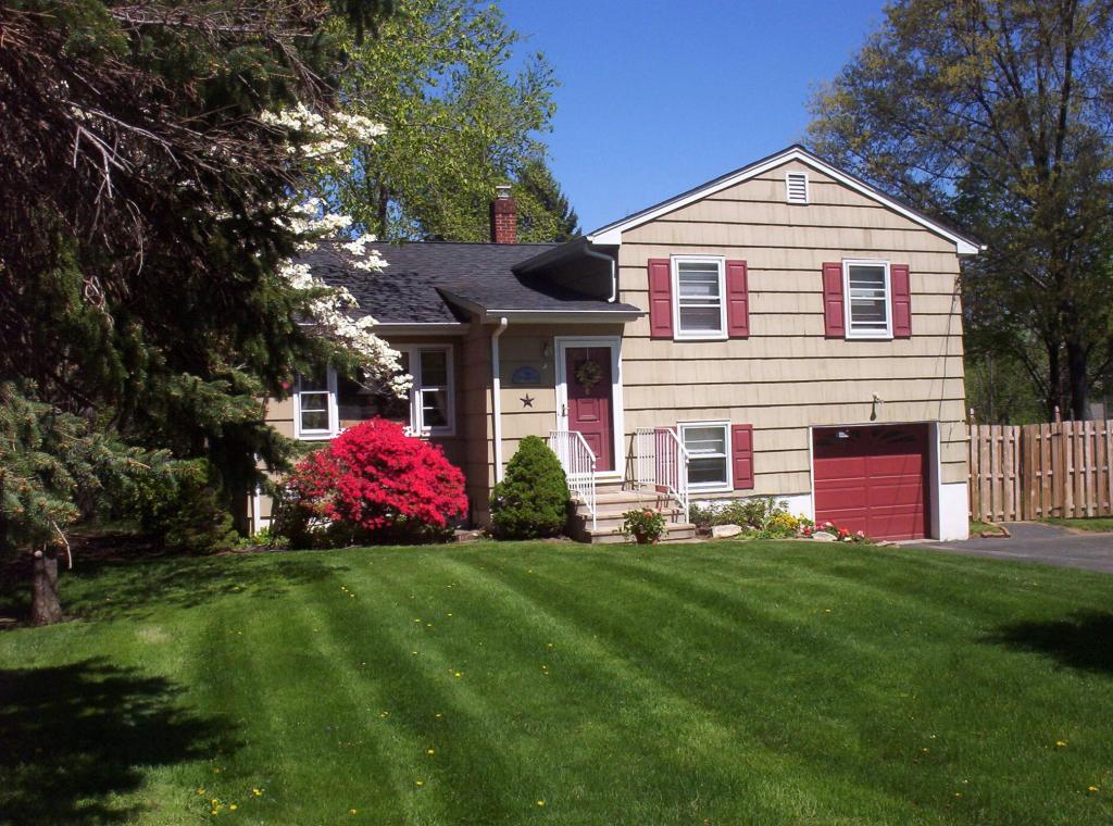THIS ONE WON'T LAST!!! PRICED TO SELL!!GREAT BEGINNINGS!!THIS IMMACULATE &amp; UPDATED HOME IS SET ON A  PARKLIKE PROPERTY JUST 2 MILES FROM I-78 &amp; TRAIN STATION.POSSIBLE 4TH BR W/CLOSET IN FIN BSMNT! HRDWD FLRS ON 1ST &amp; 2ND LEVELS!!UPDATES: C/A,GRANITE COUNTERTOPS,SINK/ FIXTURES,RANGE,MICROWAVE &amp; FLOORING IN KITCHEN,PERGO FLR IN FAM RM,COMPLETELY UPDATED FULL BATH,ROOF,GUTTERS &amp; DOWNSPOUTS! WALK-IN CLOSET,FIELDSTONE RAISED PATIO, 1 C GARAGE, PAVED DRIVE,CITY WATER/SEWER,ETC ETC!!! PERFECT TOWNHOUSE ALTERNATIVE!!! BETTER HURRY!!!