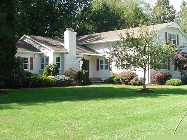 21 CANTERBURY DR