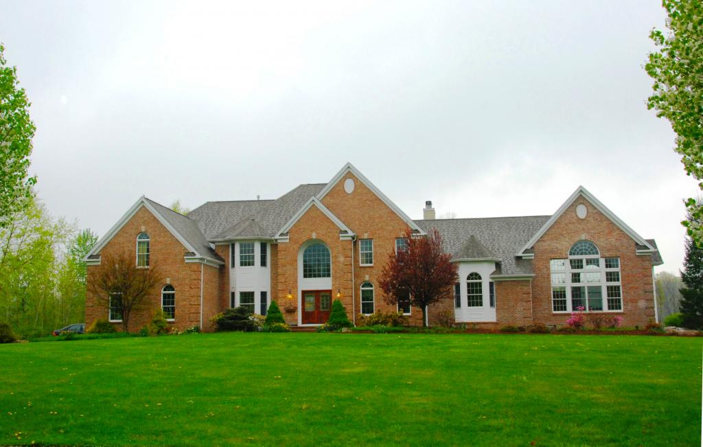 18 KINGSBROOK COURT