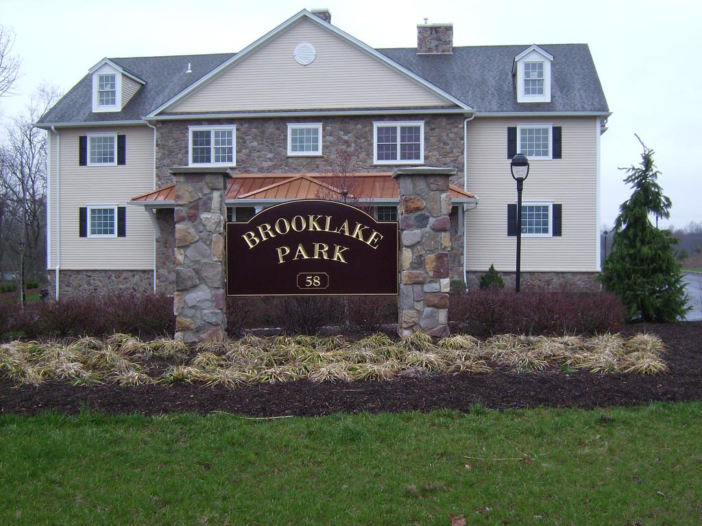 58 BROOKLAKE RD