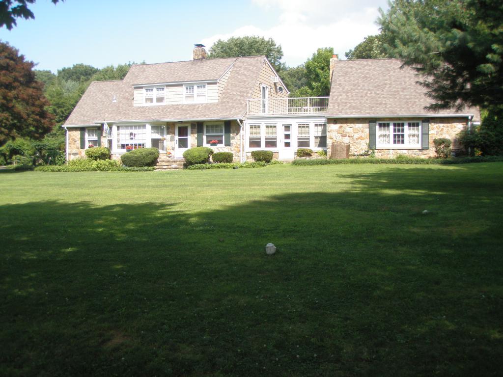 296 HILLSIDE AVE