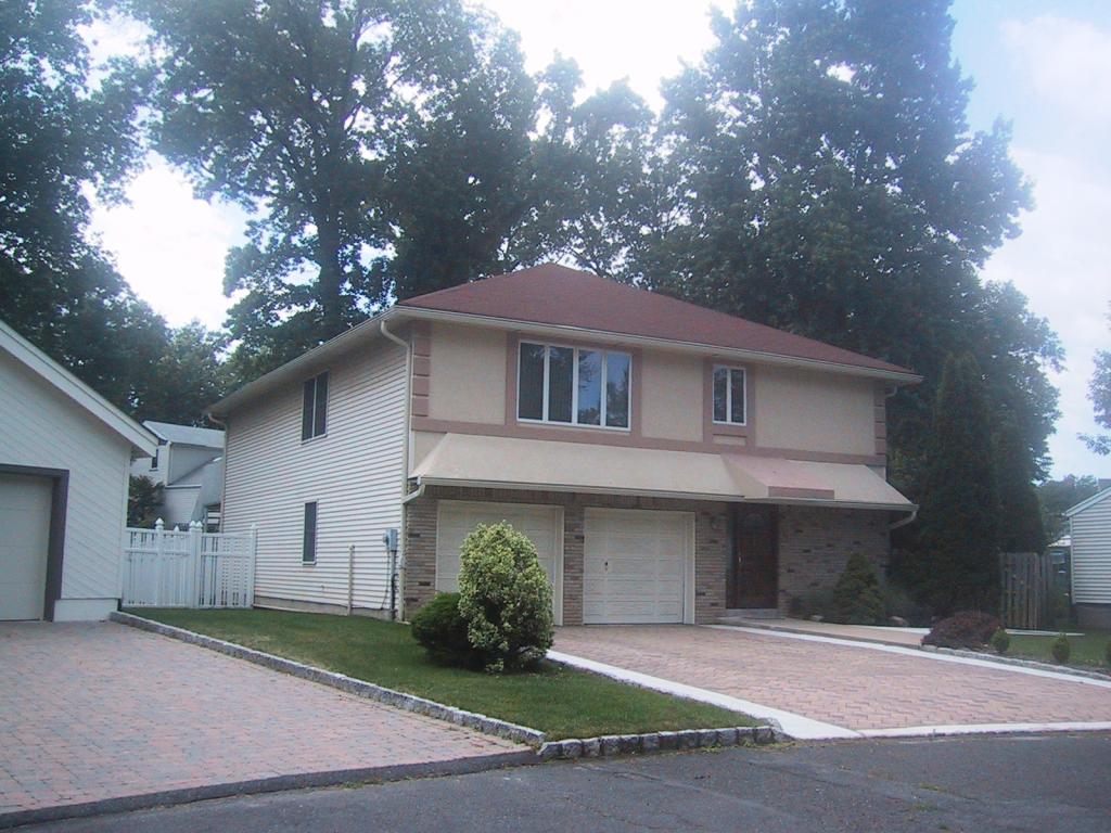 MLS #/Web ID: 2704808