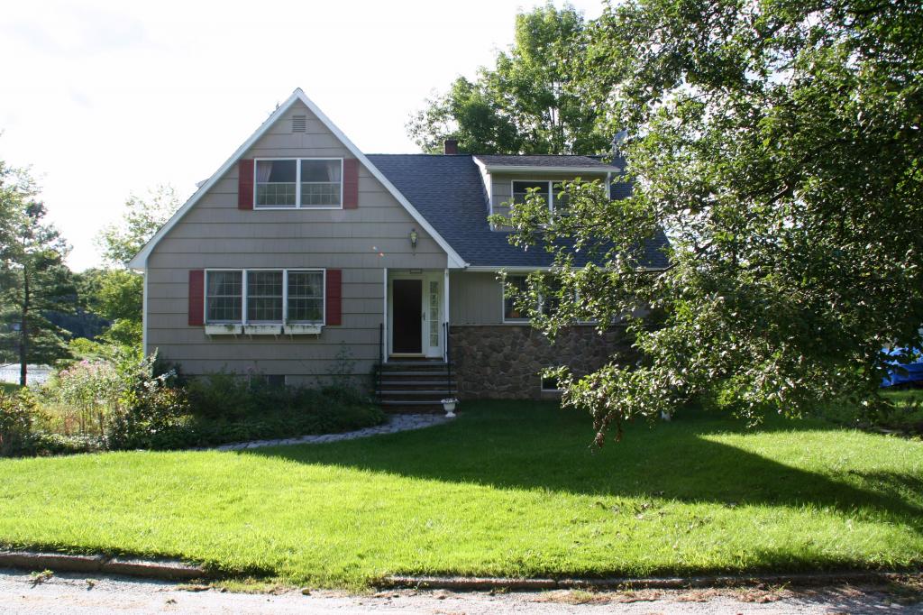 429 E LAKESHORE DR