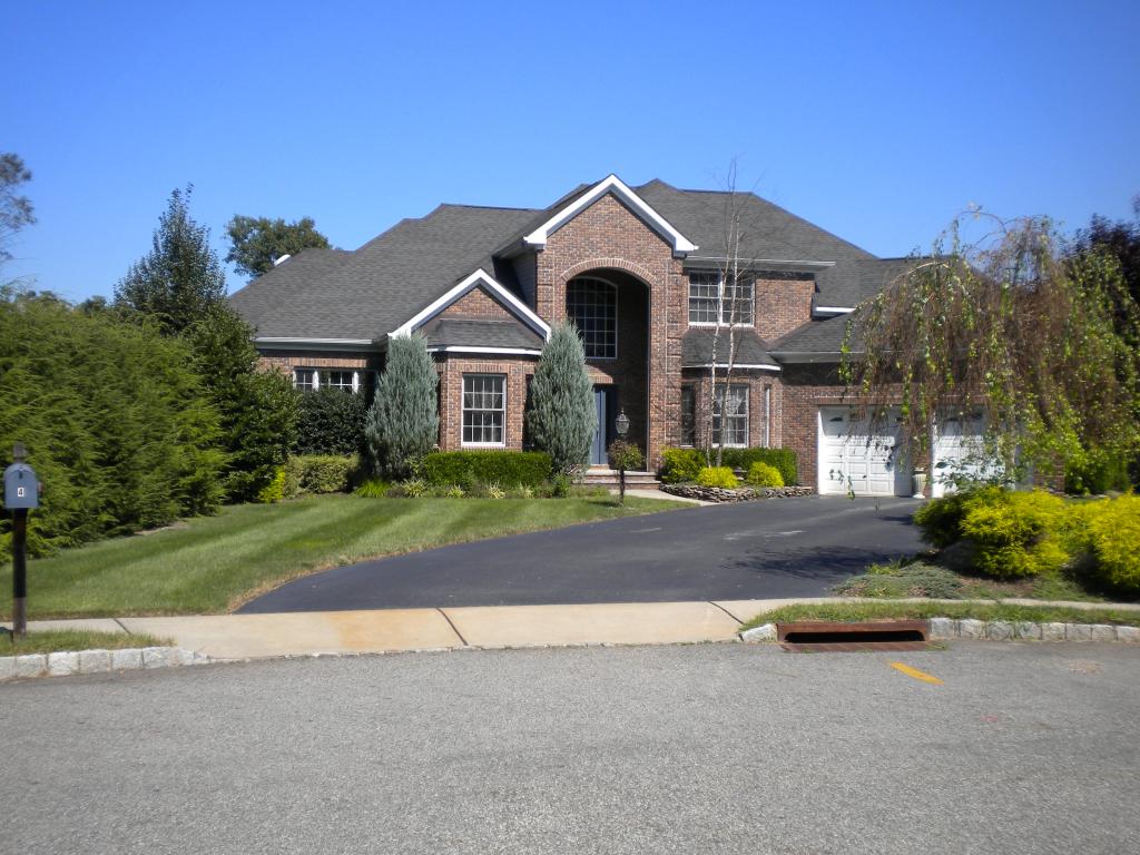 MLS #/Web ID: 2711308