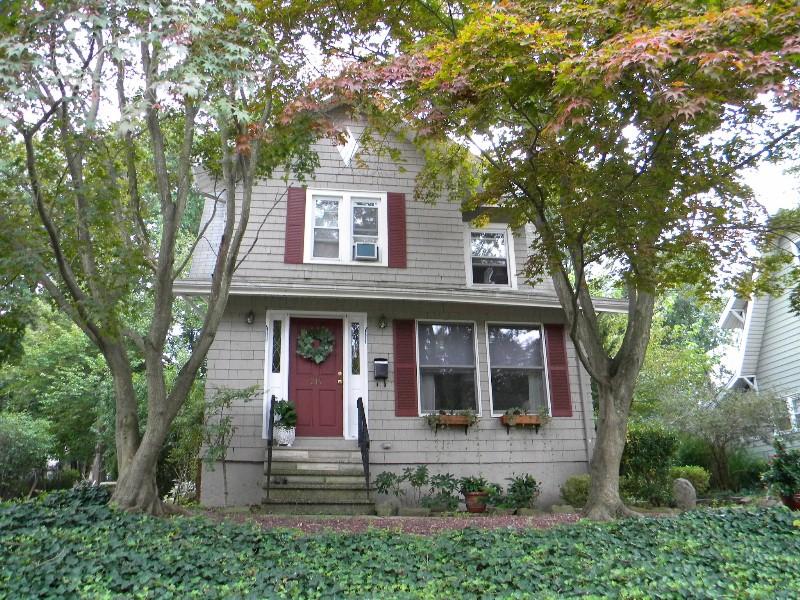 214 HAZEL AVE