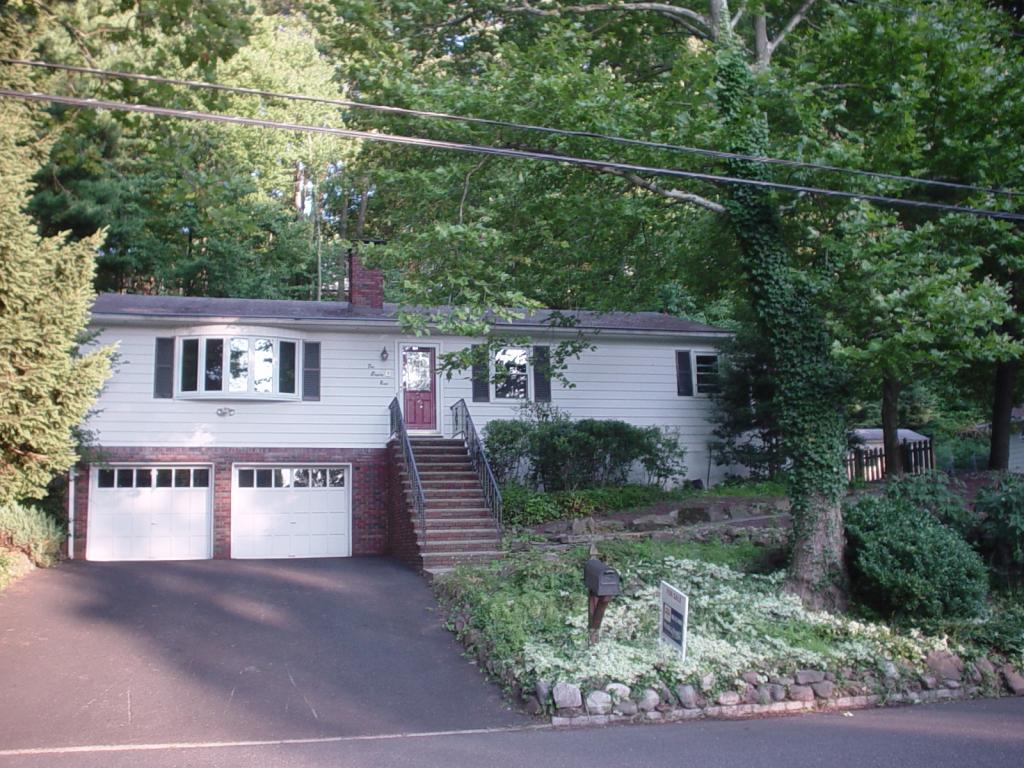 1089 SYLVAN LN