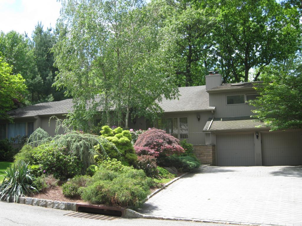 16 WILLOW BROOK DR