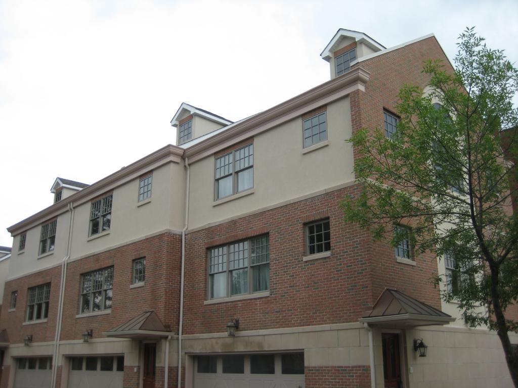 83 BAY ST A2