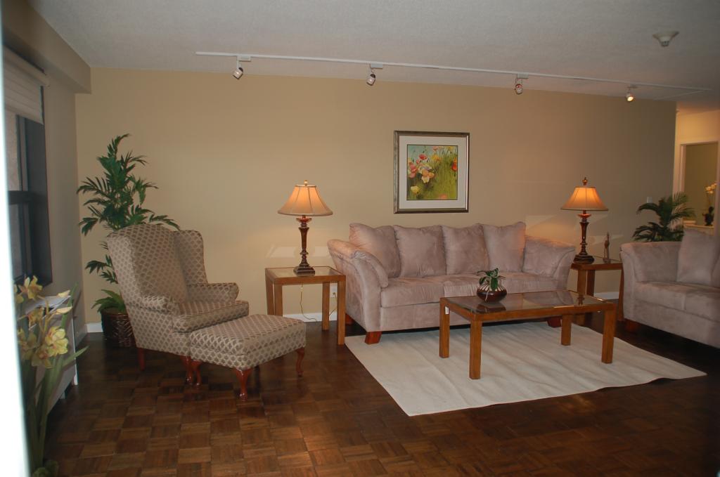 2 CLARIDGE DR 10EW