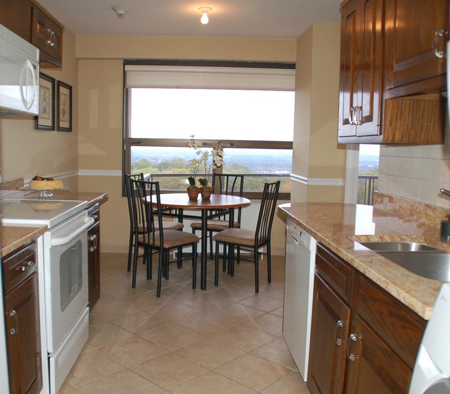 2 CLARIDGE DR 10EW