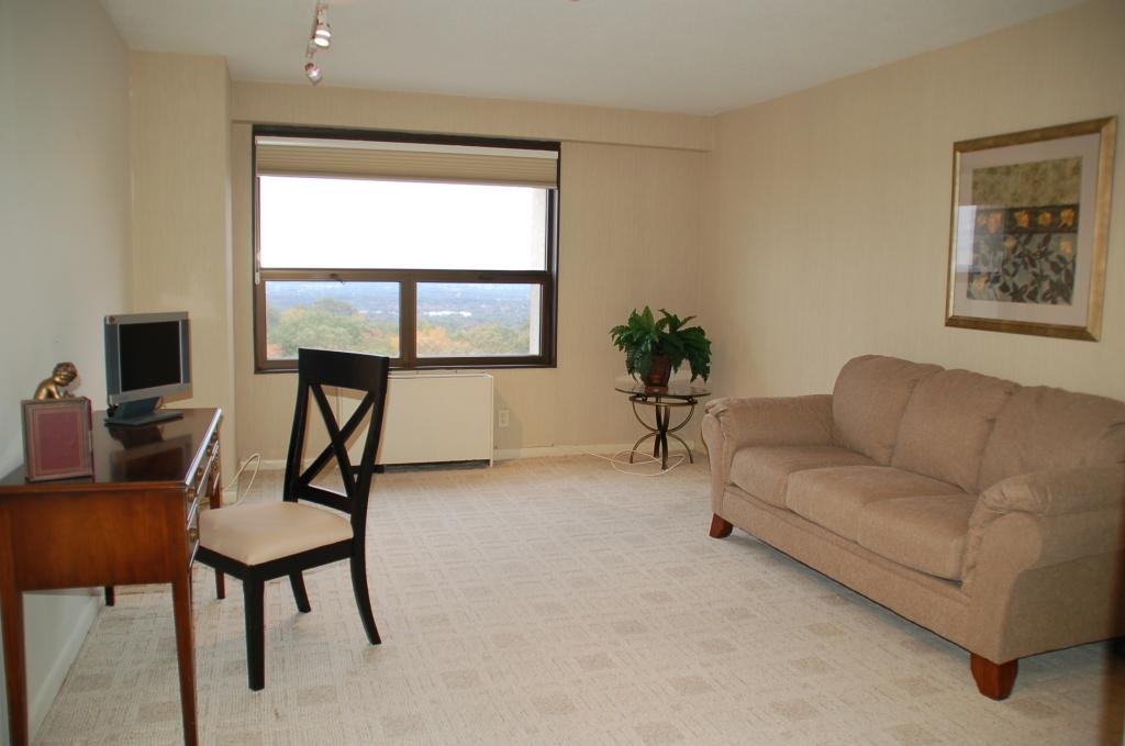 2 CLARIDGE DR 10EW