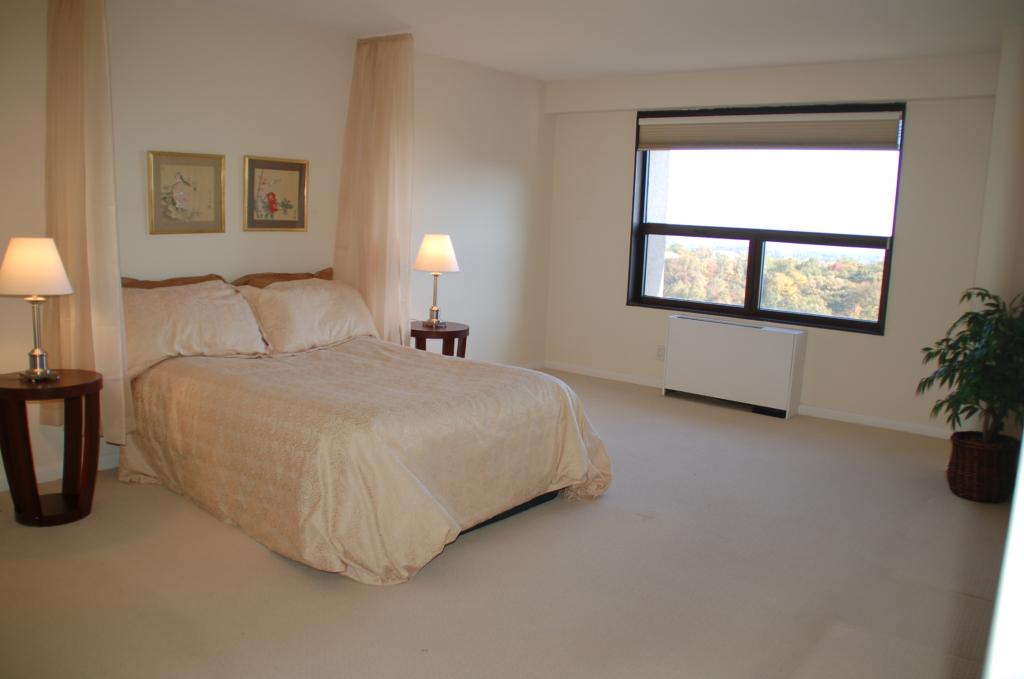 2 CLARIDGE DR 10EW