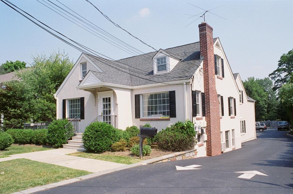 27 E MAIN ST