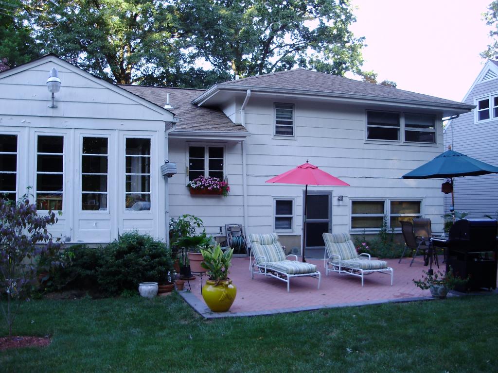 1043-45 FIELD AVE