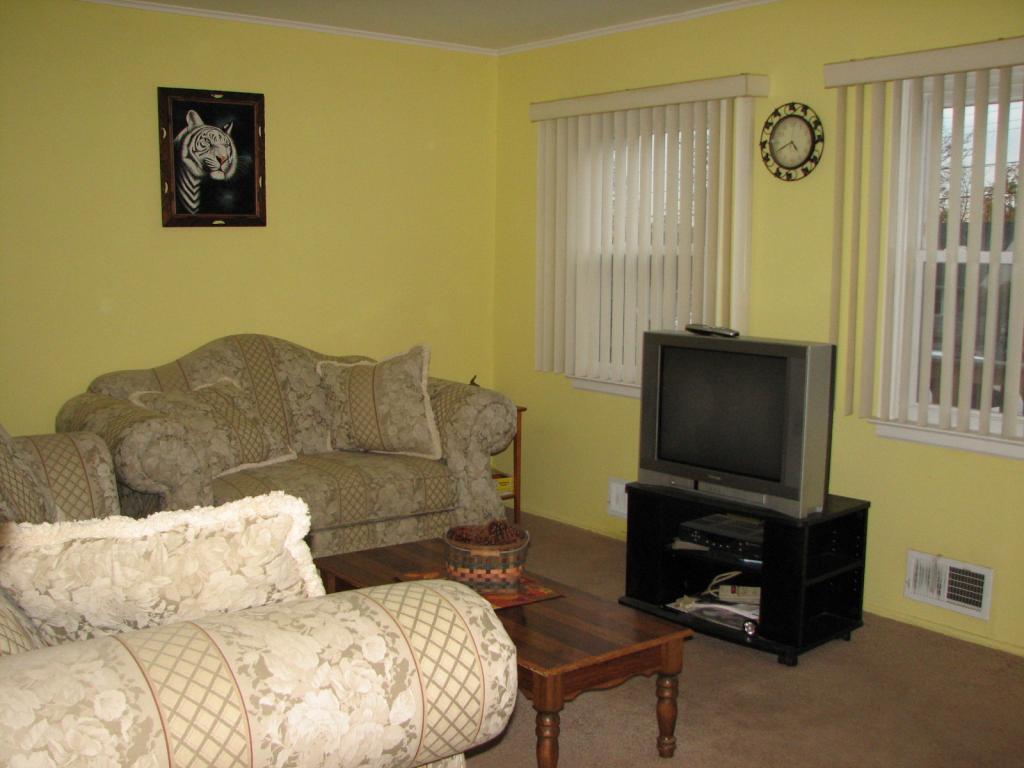 11 PINE TREE DR