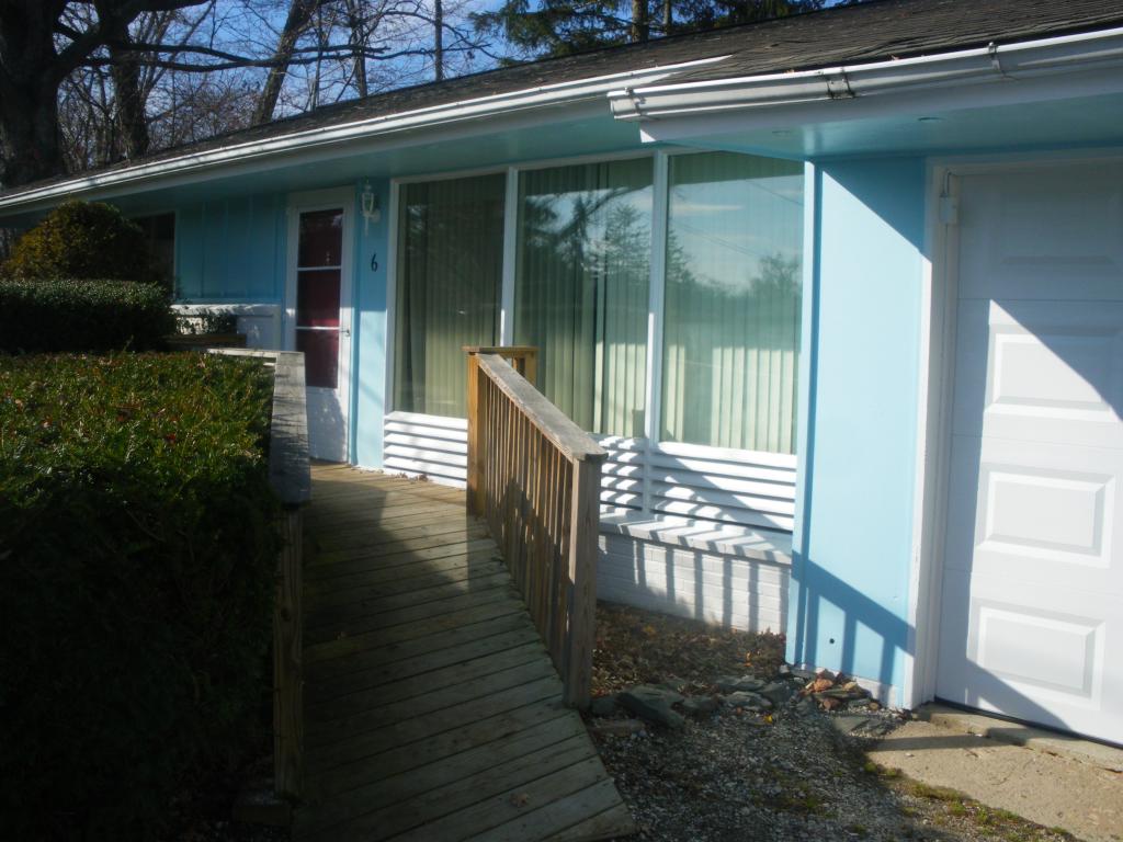 6 HENRY ST