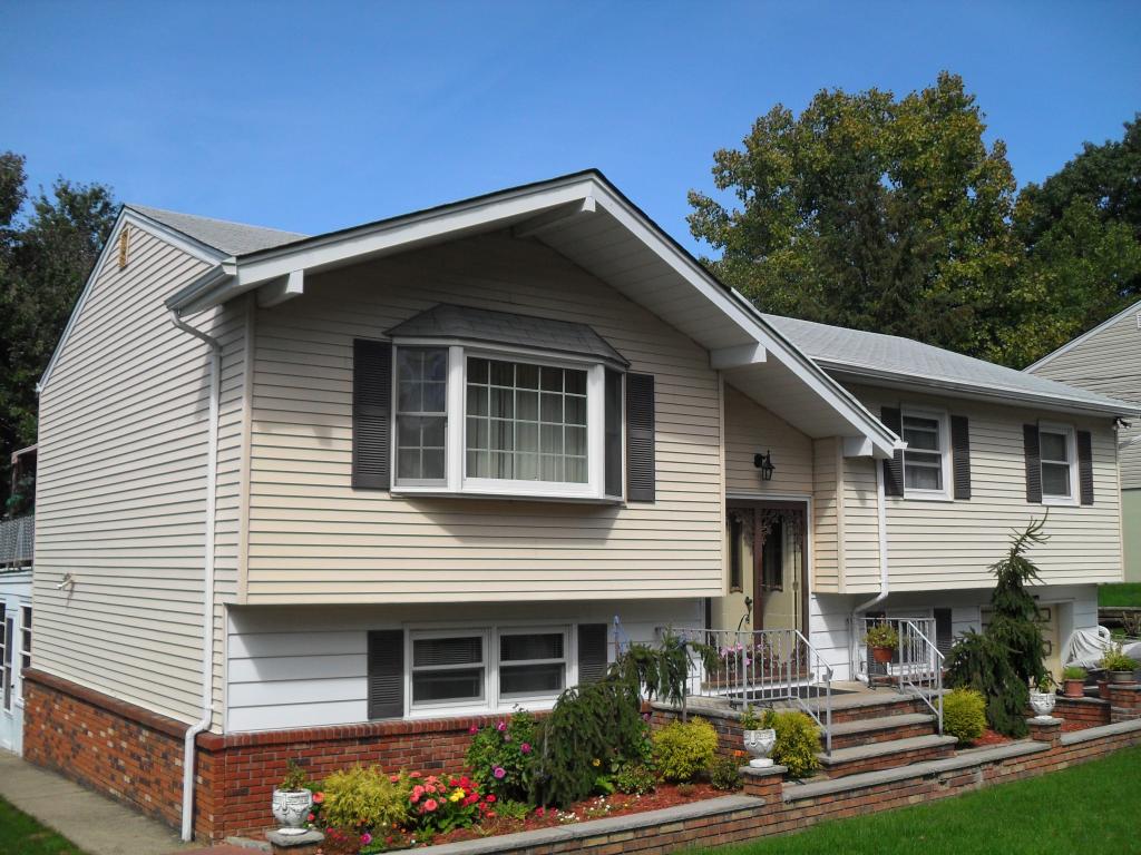 MLS #/Web ID: 2715610