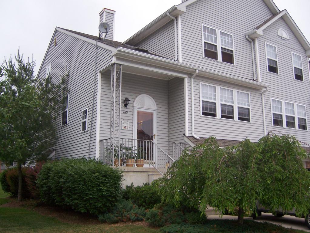 MLS #/Web ID: 2715810
