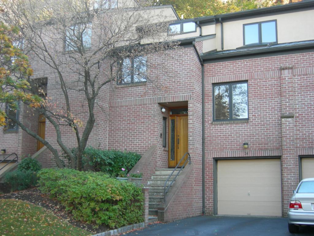 24 Andrea Dr