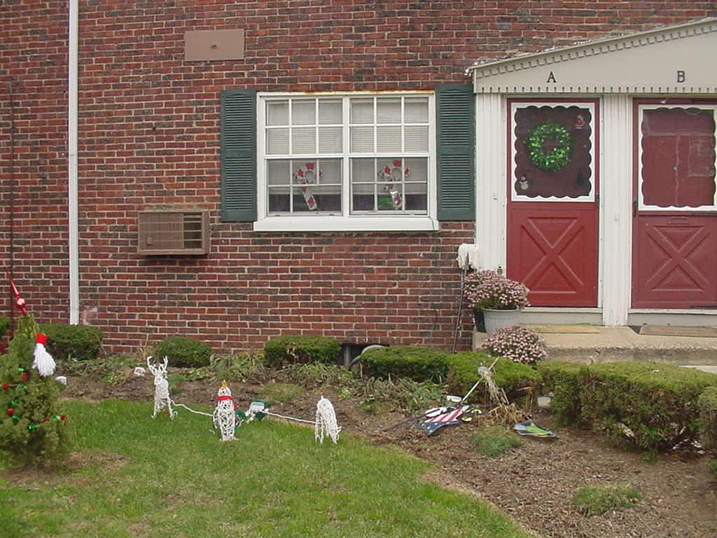30A W ROSELLE AVE