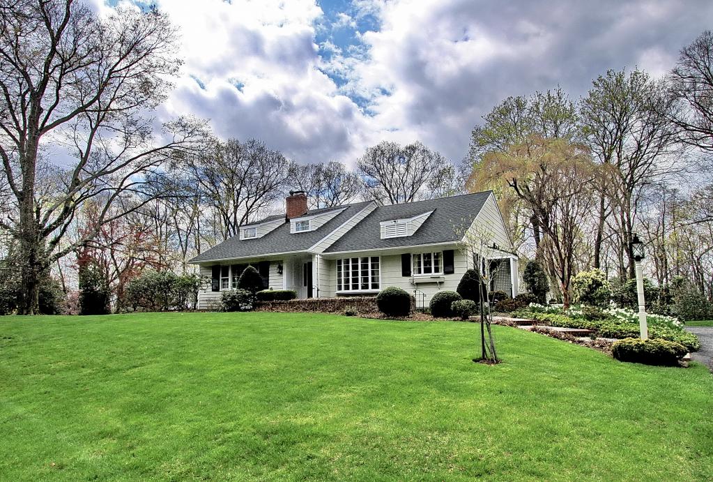 1551 CRABAPPLE LANE
