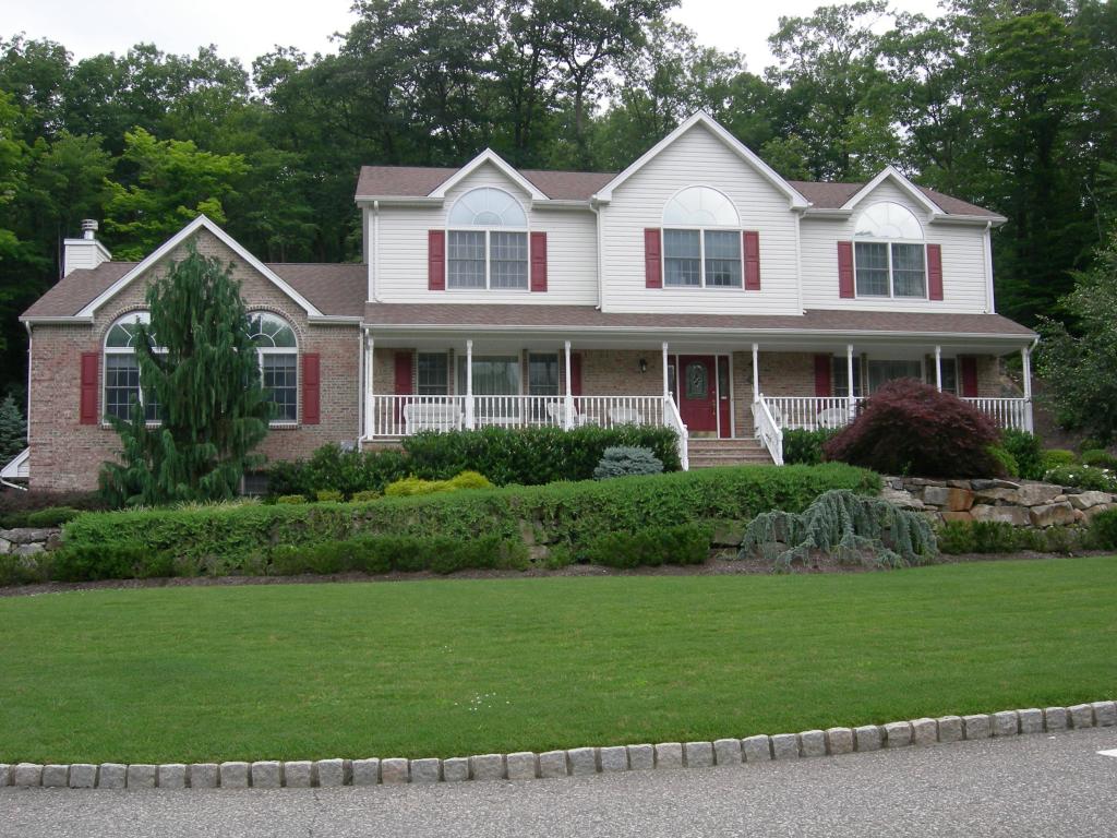 15 CRESCENT DRIVE