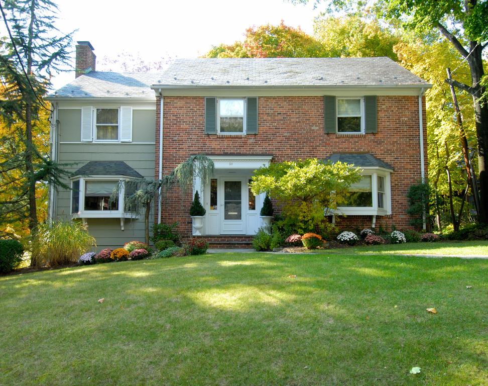 14 LEWIS DR