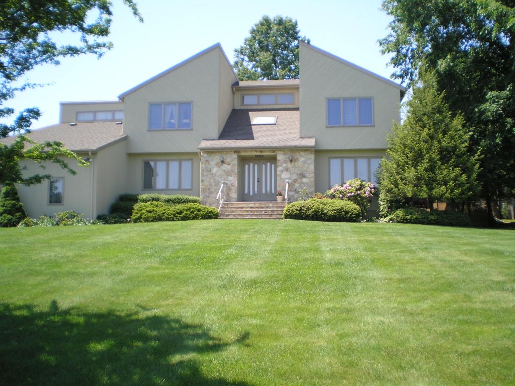 1095 MAYFLOWER CT