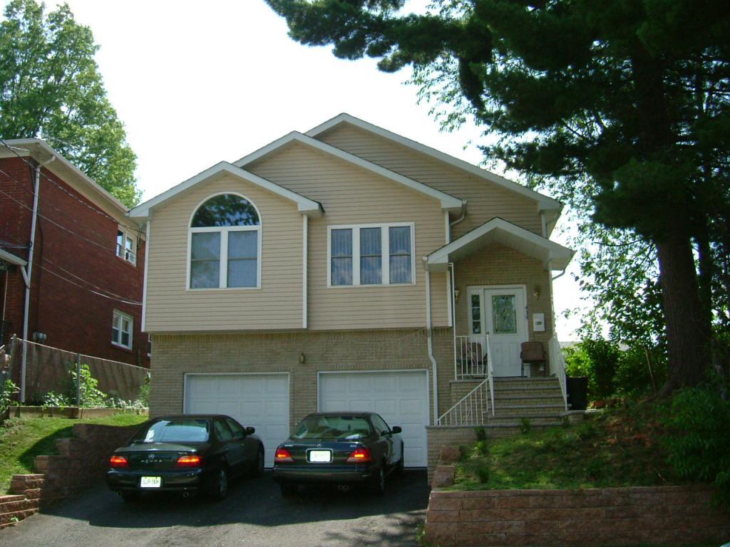 MLS #/Web ID: 2703312