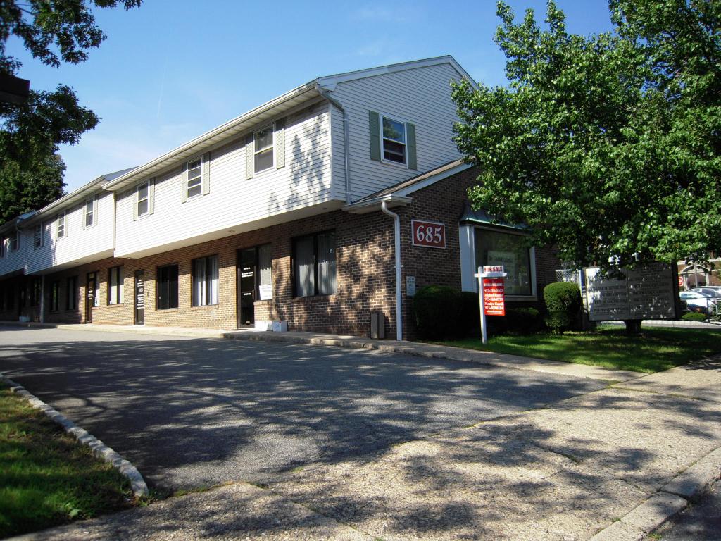 MLS #/Web ID: 2710912