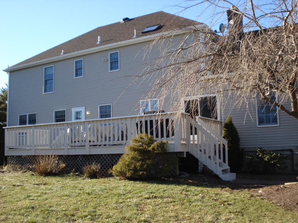 10 JOCELYN CT