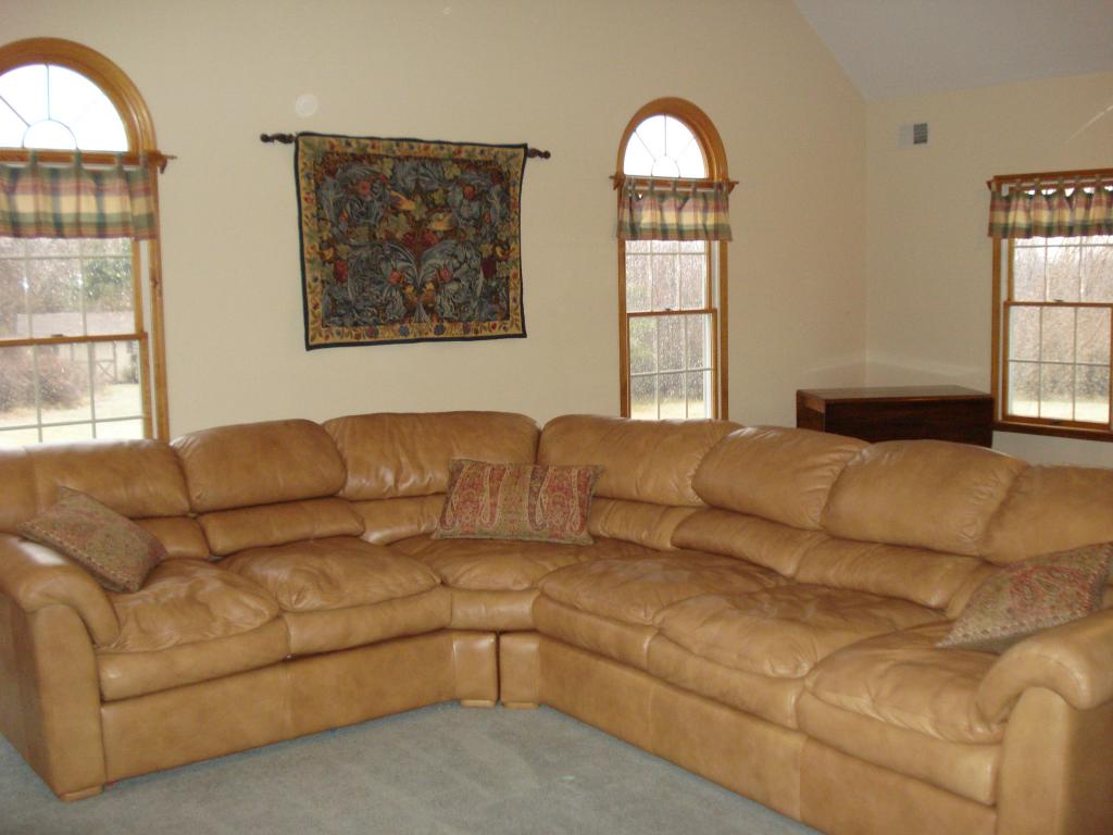 10 JOCELYN CT