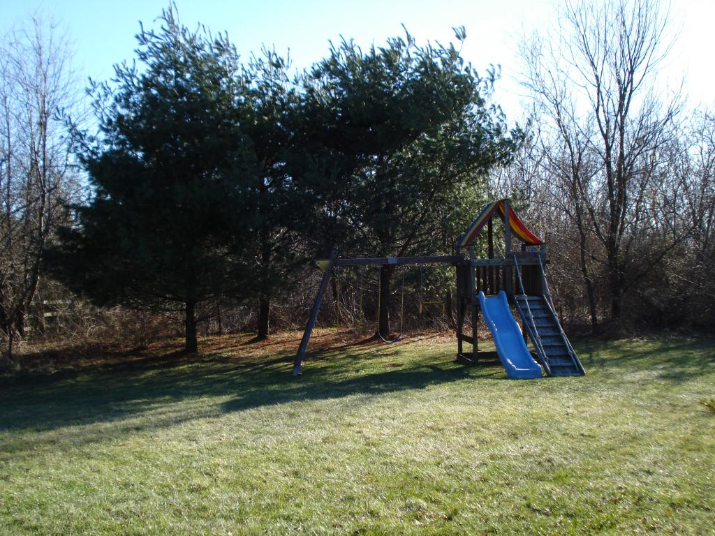 10 JOCELYN CT