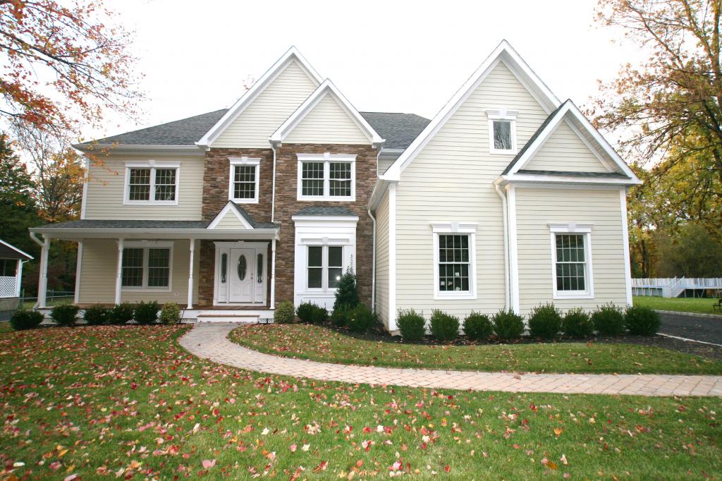 679 MOUNTAIN AVE