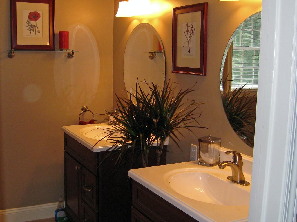 9 COLONIAL CT