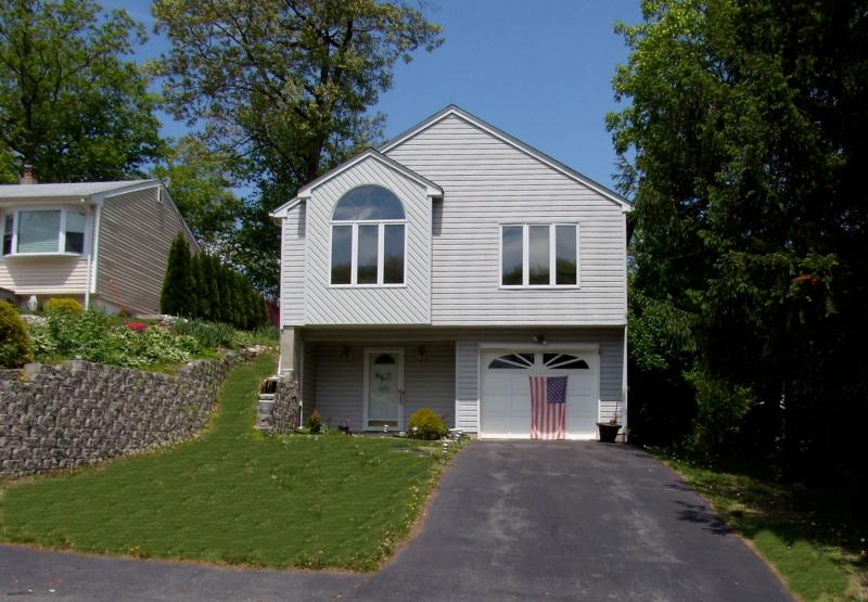 MLS #/Web ID: 2725712